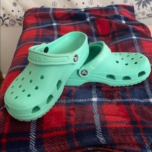 crocs